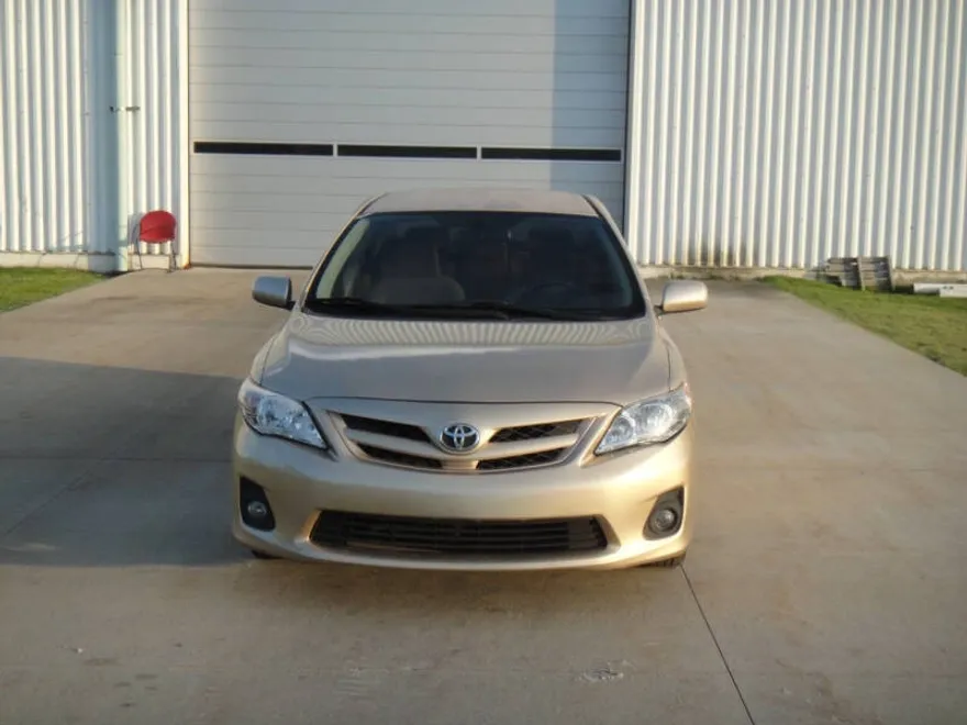 2011 Toyota Corolla LE photo 1