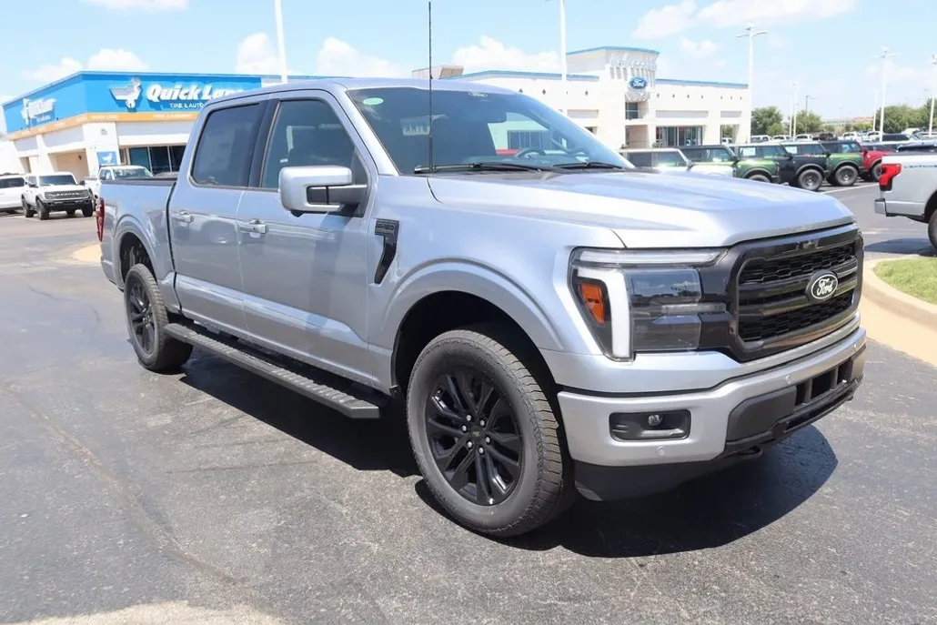 2025 Ford F-150 Lariat photo 1