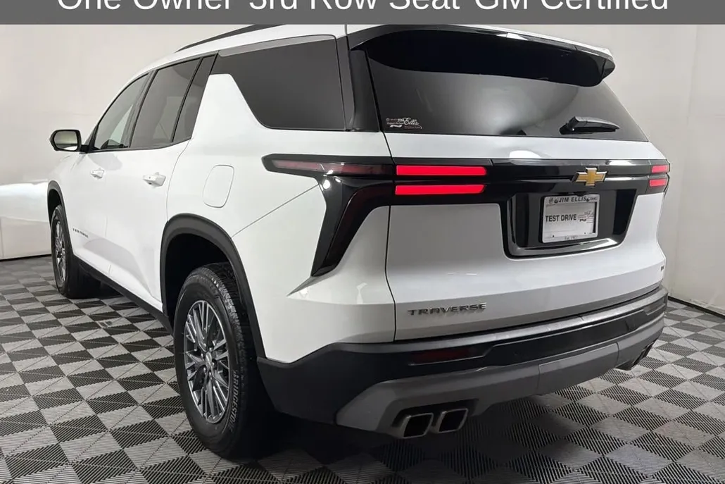 2024 Chevrolet Traverse photo 1