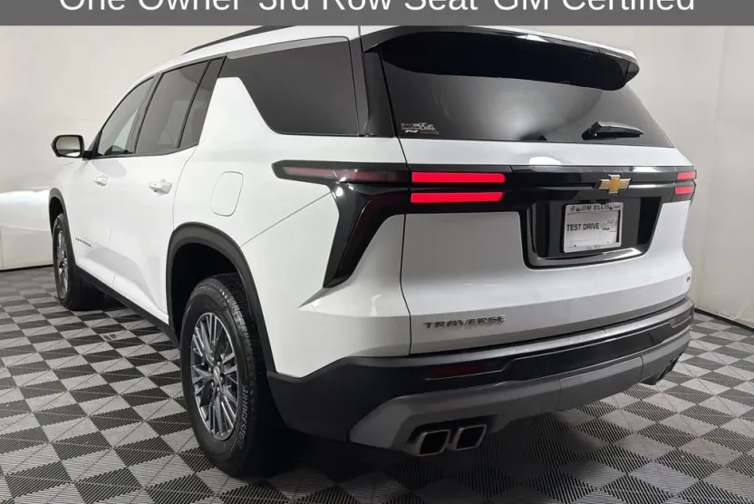 2024 Chevrolet Traverse photo 1