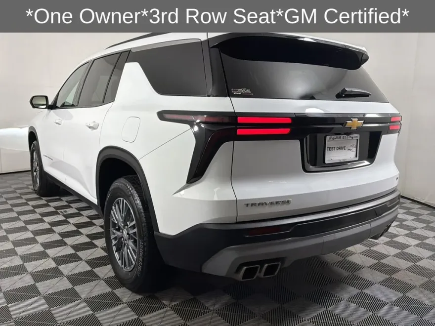 2024 Chevrolet Traverse photo 1