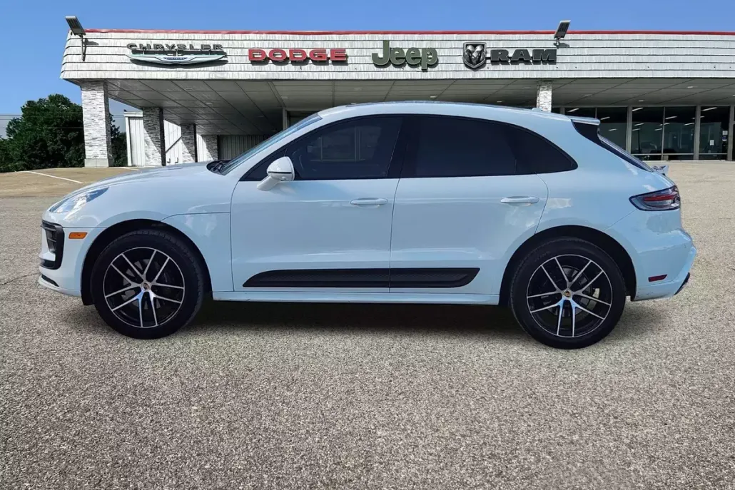 2022 Porsche Macan Base photo 1