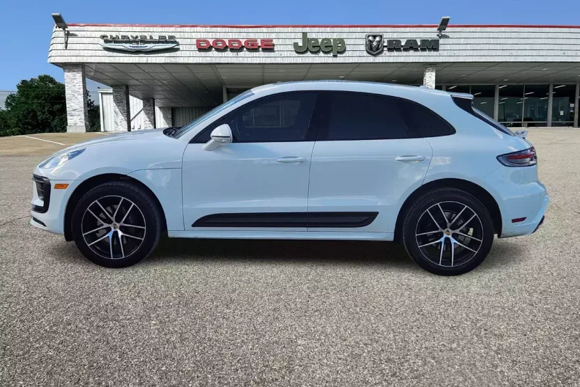 2022 Porsche Macan Base photo 1