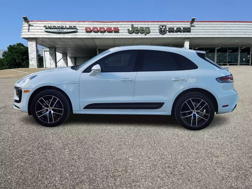 2022 Porsche Macan Base photo 1