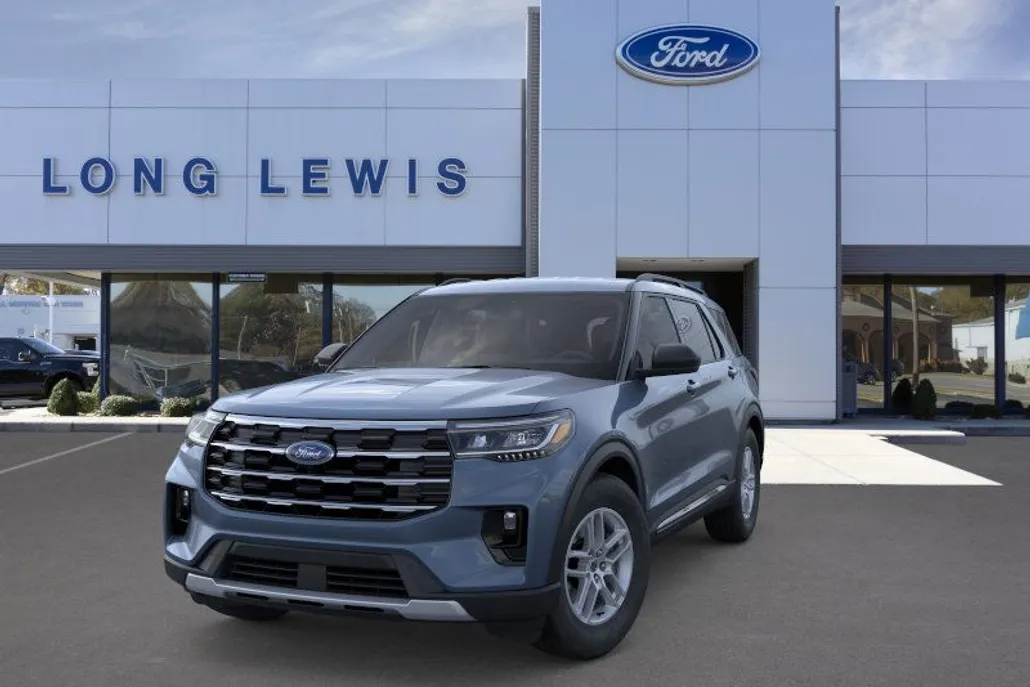 2025 Ford Explorer photo 1