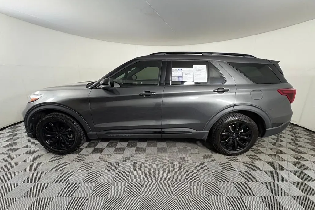 2020 Ford Explorer ST photo 1