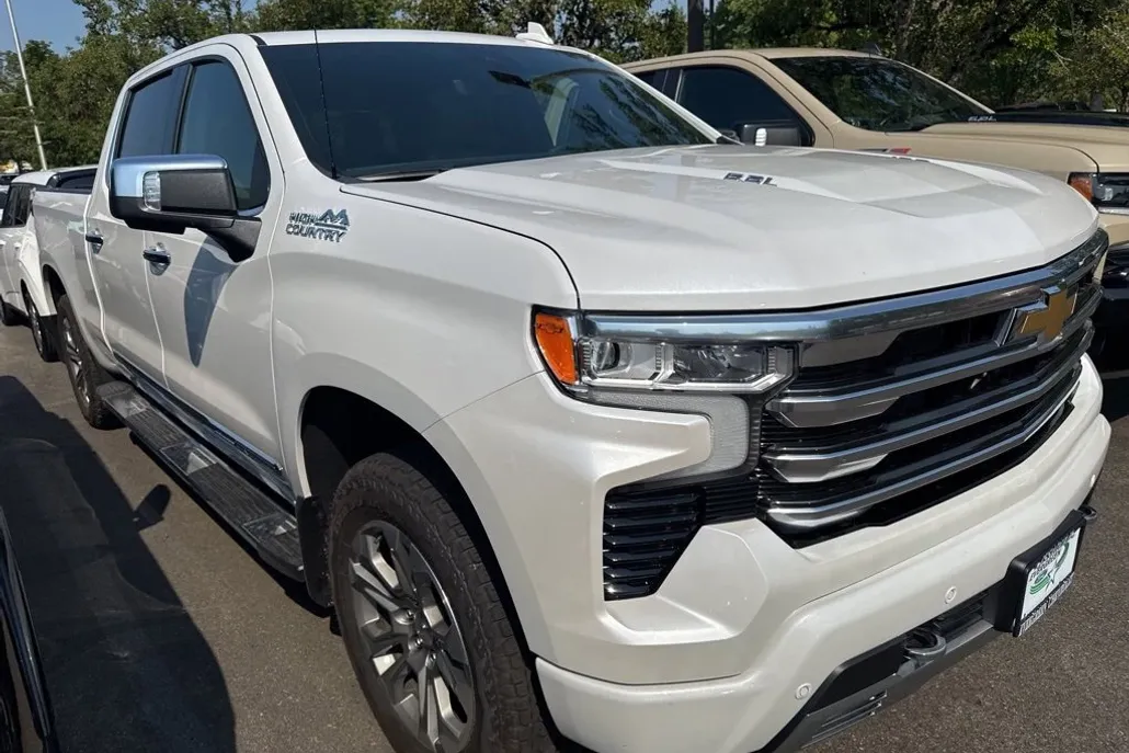 2025 Chevrolet Silverado 1500 High Country photo 1