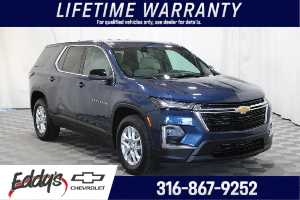 2023 Chevrolet Traverse LS photo 1