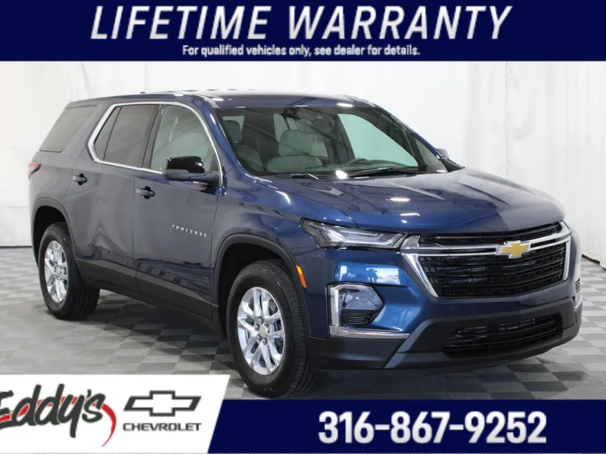2023 Chevrolet Traverse LS photo 1