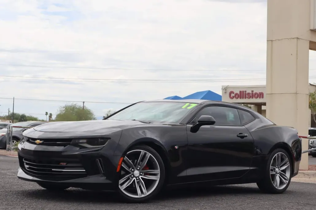 2017 Chevrolet Camaro 1LT photo 1