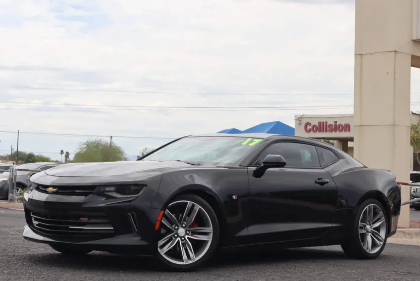 2017 Chevrolet Camaro 1LT photo 1