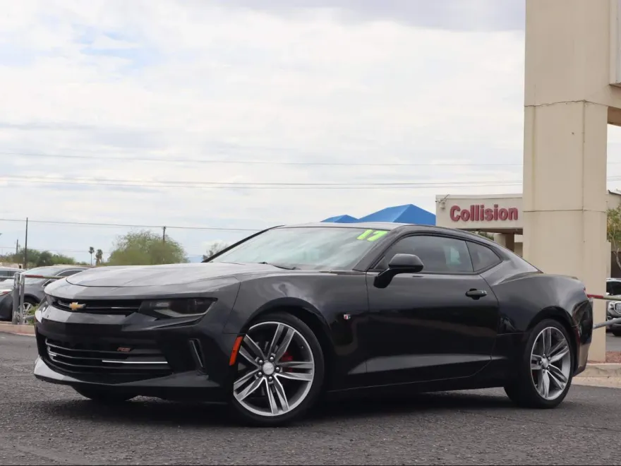 2017 Chevrolet Camaro 1LT photo 1