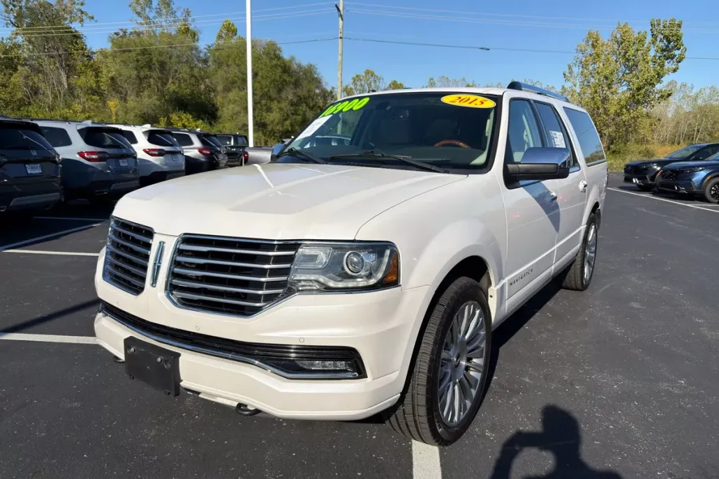 2015 Lincoln Navigator L Base photo 1