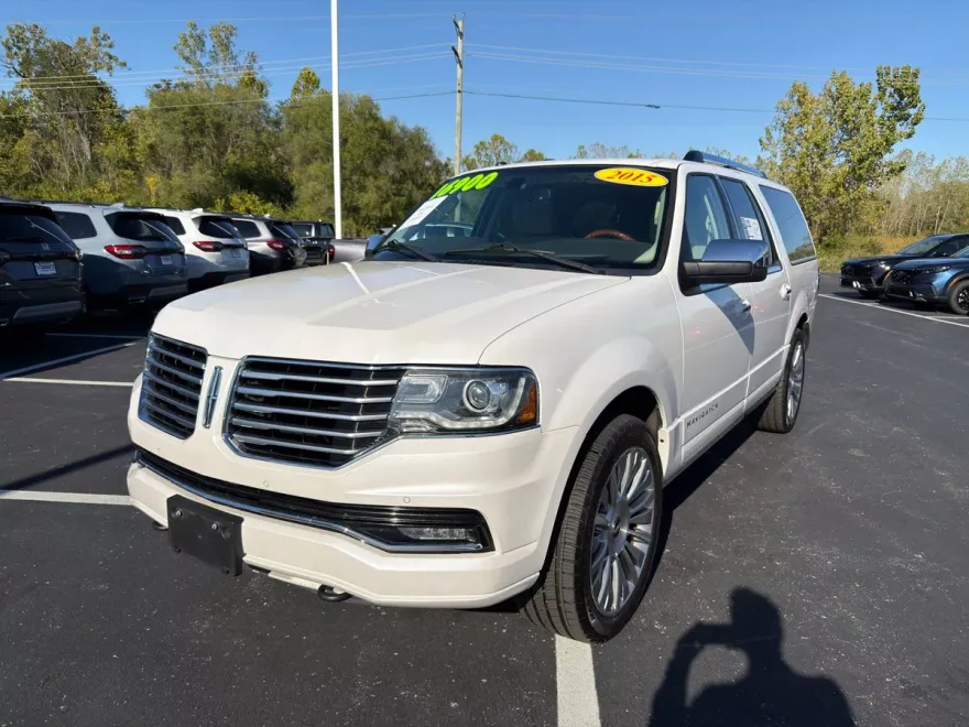 2015 Lincoln Navigator L Base photo 1
