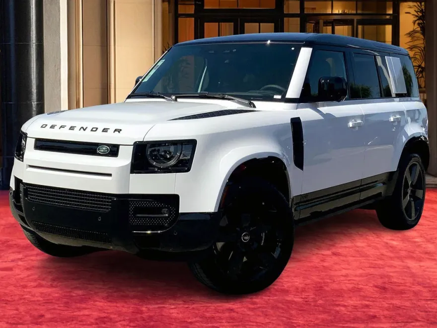2025 Land Rover Defender 110 V8 photo 1