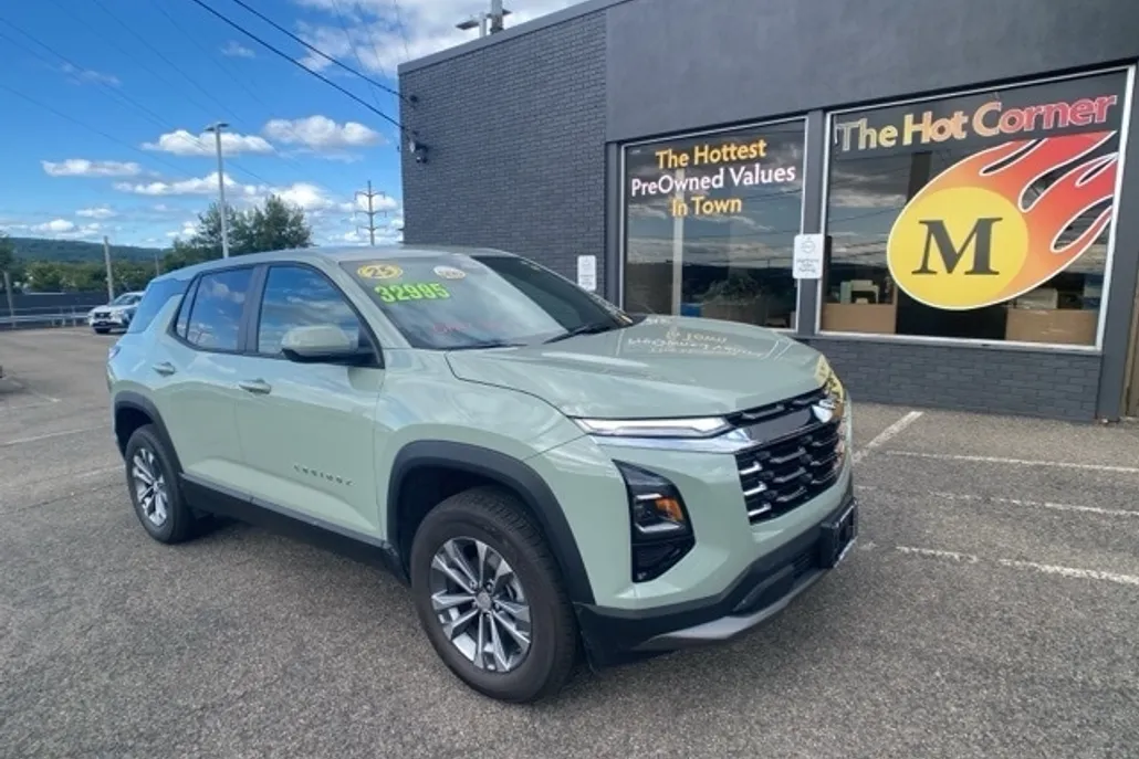 2025 Chevrolet Equinox LT photo 1