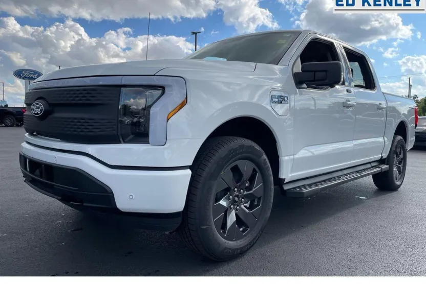 2025 Ford F-150 Lightning photo 1