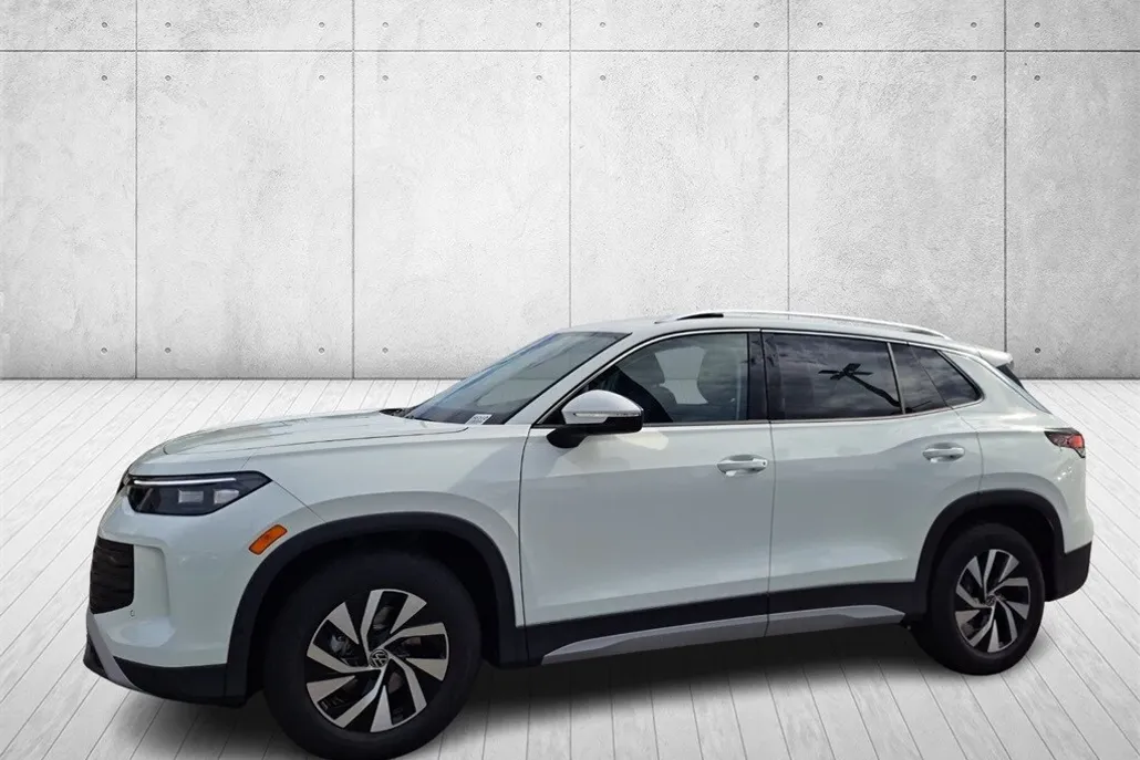2025 Volkswagen Tiguan S photo 1