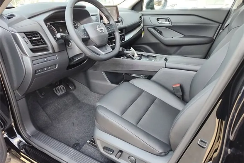 2026 Nissan Rogue SV photo 1