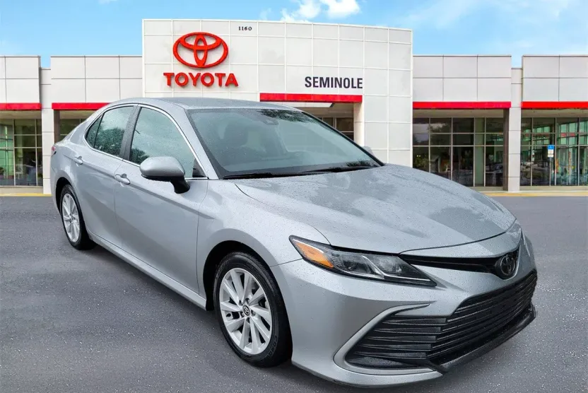 2021 Toyota Camry LE photo 1
