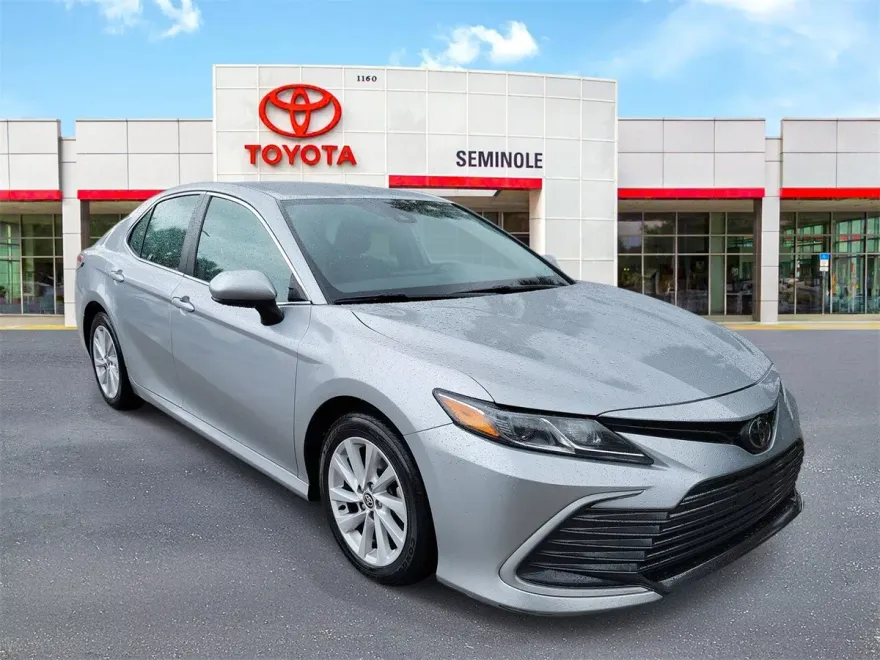2021 Toyota Camry LE photo 1