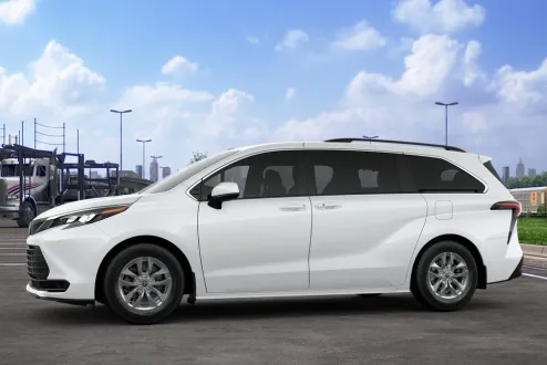 2025 Toyota Sienna LE photo 3