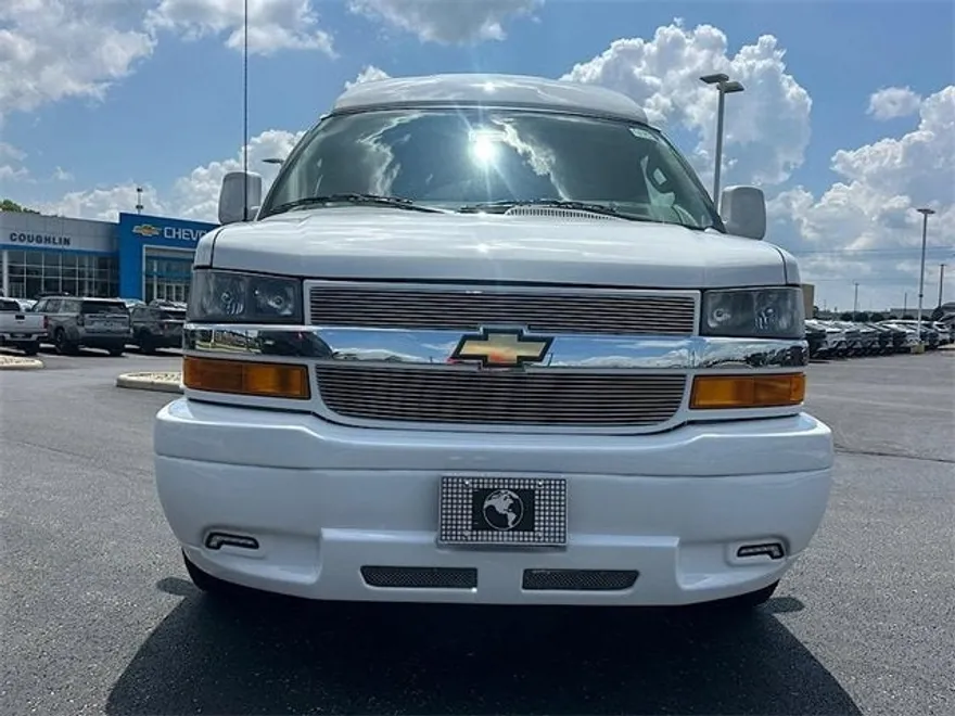 2025 Chevrolet Express Cargo 2500 photo 1