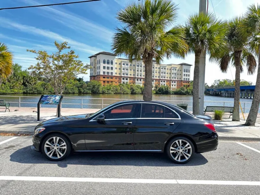 2016 Mercedes Benz C 300 Luxury photo 1