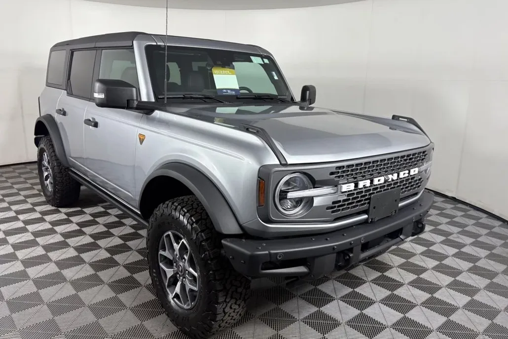 2024 Ford Bronco Badlands photo 1