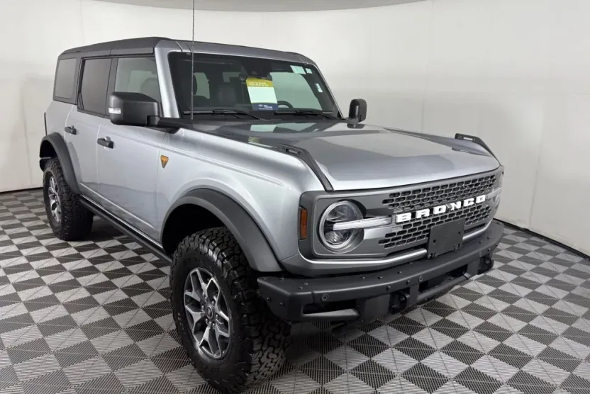 2024 Ford Bronco Badlands photo 1