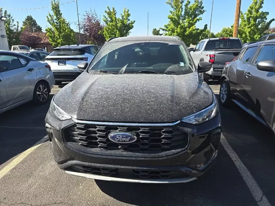 2024 Ford Escape ST-Line photo 1