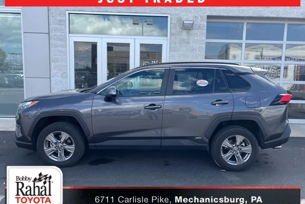 2024 Toyota RAV4 Hybrid XLE photo 1