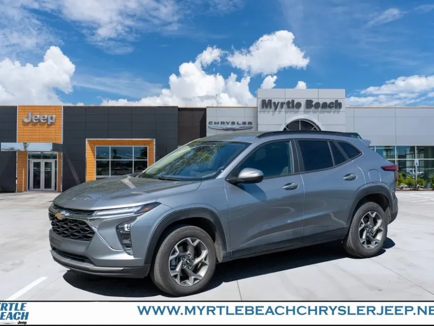 2025 Chevrolet Trax LT photo 1