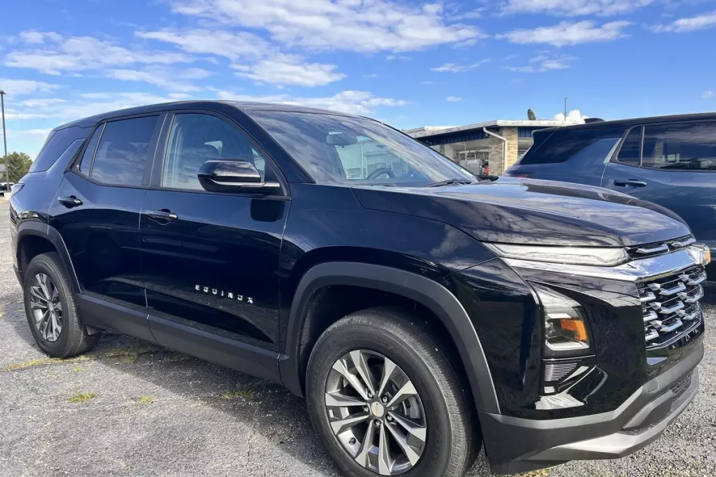 2026 Chevrolet Equinox LT photo 1