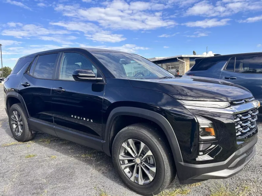2026 Chevrolet Equinox LT photo 1
