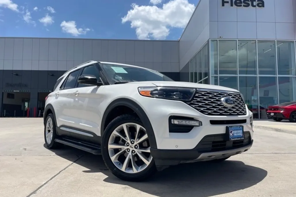 2022 Ford Explorer Platinum photo 1