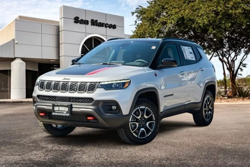 2025 Jeep Compass Trailhawk photo 1