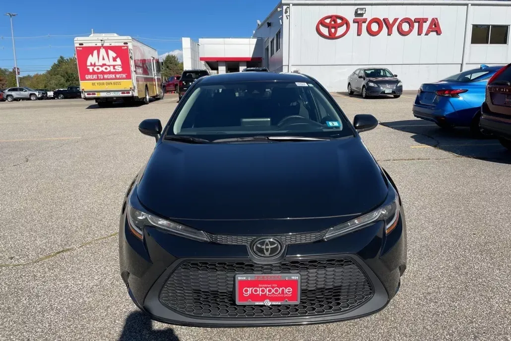 2022 Toyota Corolla LE photo 1