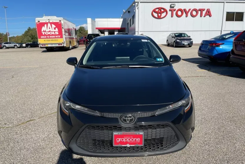 2022 Toyota Corolla LE photo 1