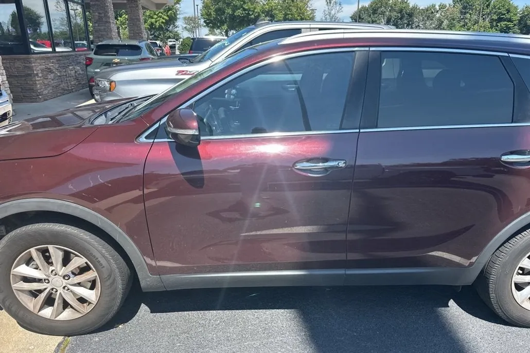 2017 Kia Sorento LX photo 1