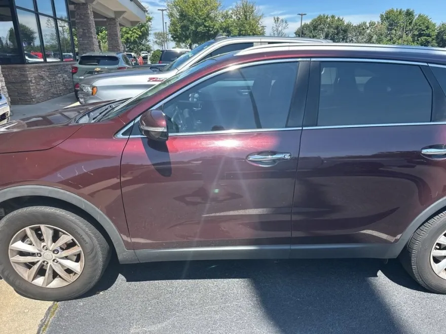 2017 Kia Sorento LX photo 1