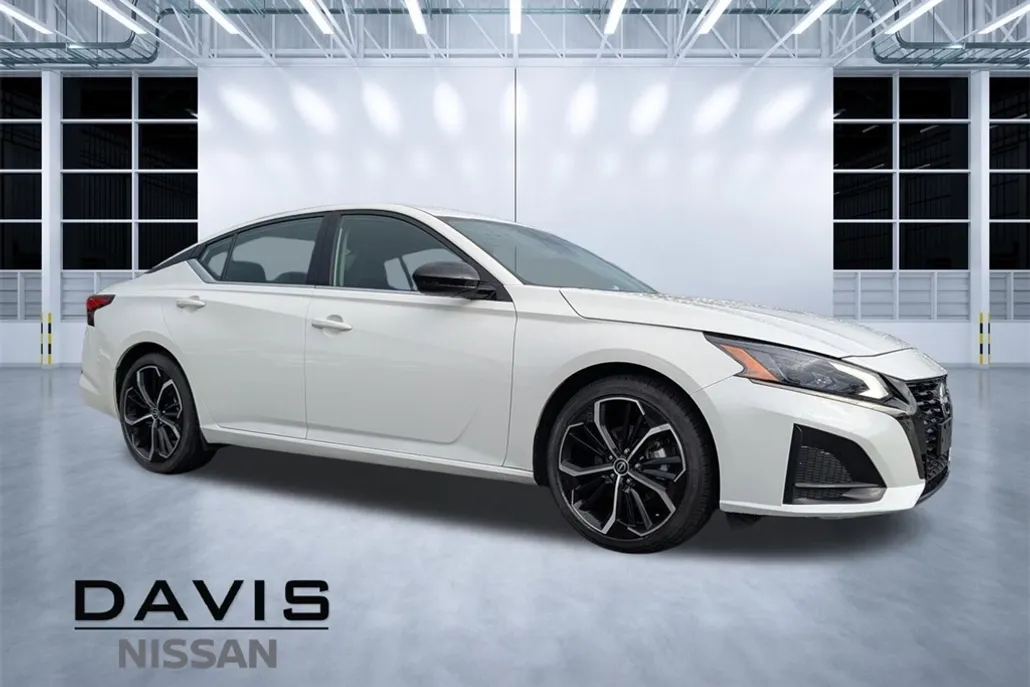 2024 Nissan Altima 2.5 SR photo 1