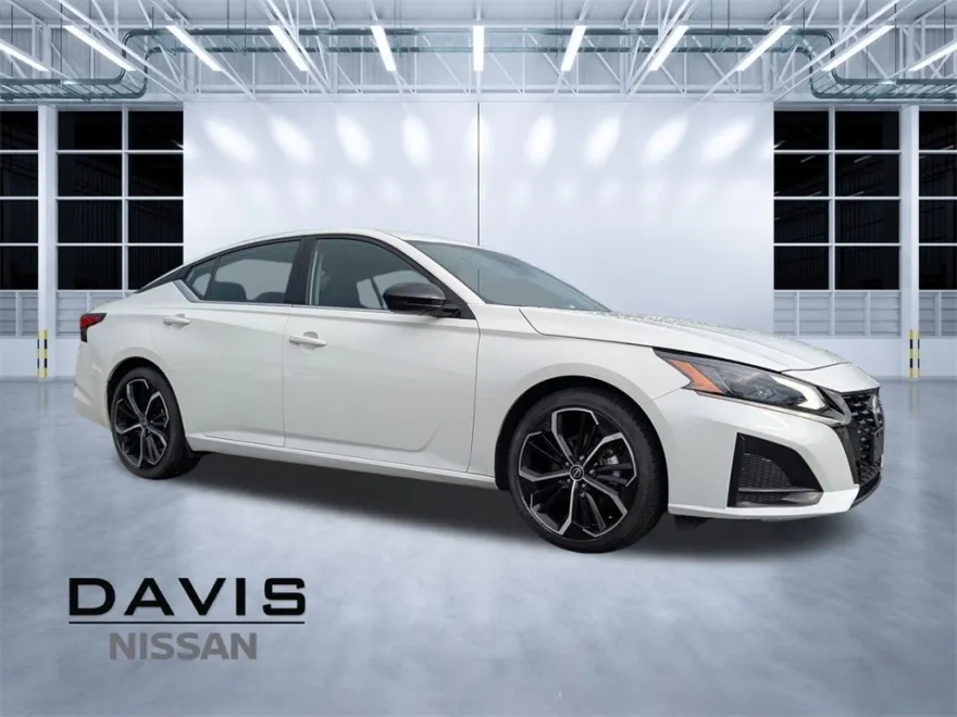 2024 Nissan Altima 2.5 SR photo 1