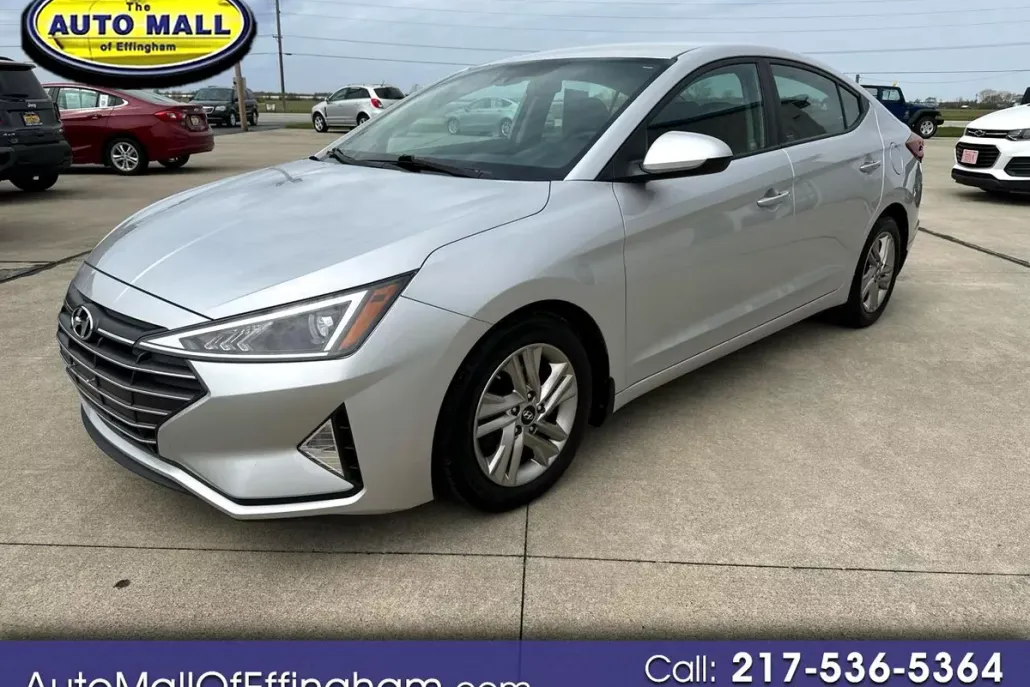 2020 Hyundai Elantra SEL photo 1