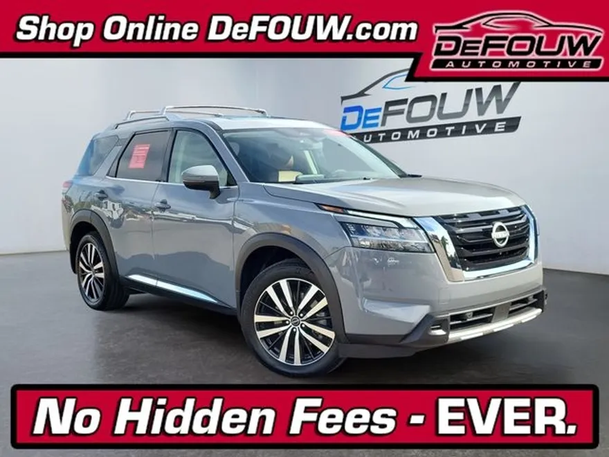 2024 Nissan Pathfinder Platinum photo 1