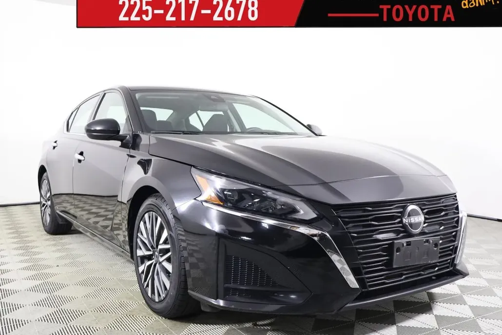 2023 Nissan Altima 2.5 SV photo 1