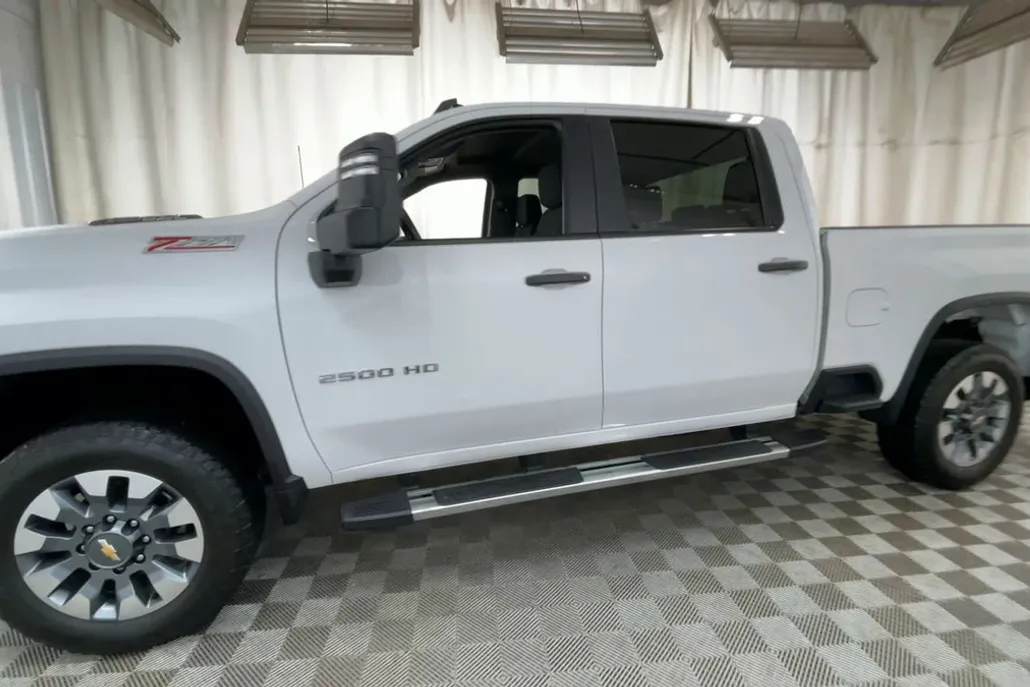 2024 Chevrolet Silverado 2500HD Custom photo 1