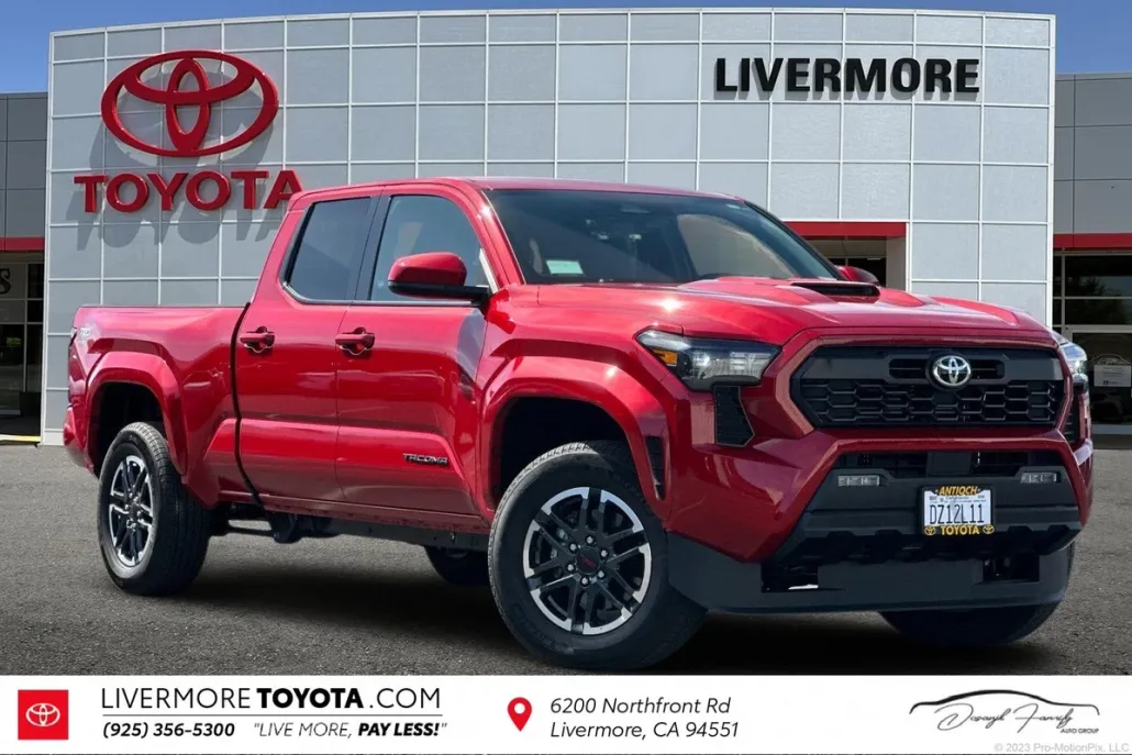 2024 Toyota Tacoma TRD Sport 4x4 photo 1