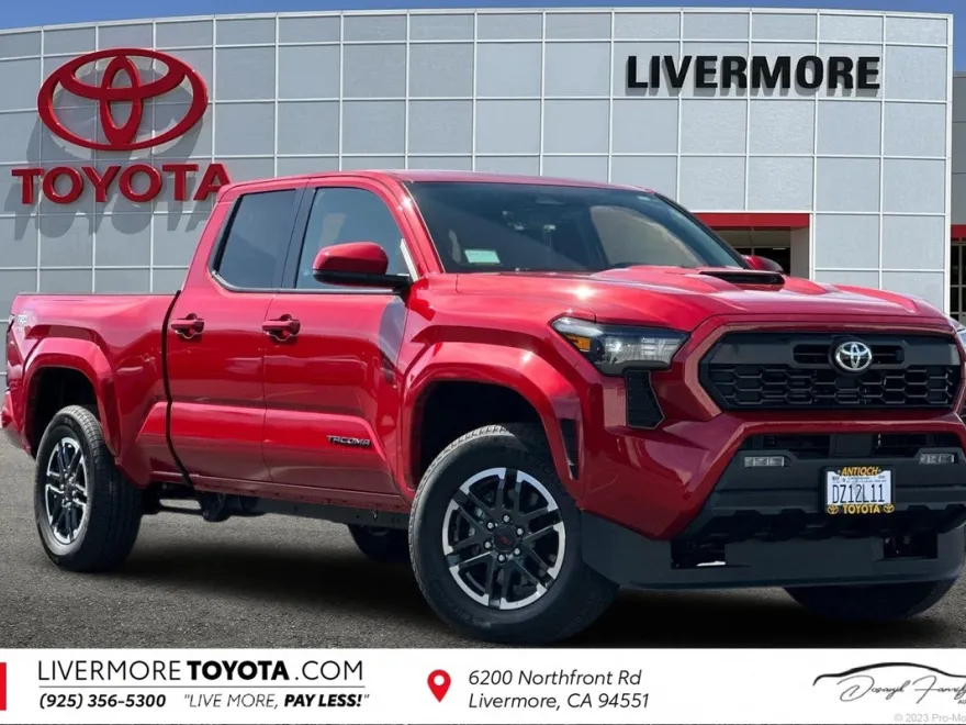 2024 Toyota Tacoma TRD Sport 4x4 photo 1