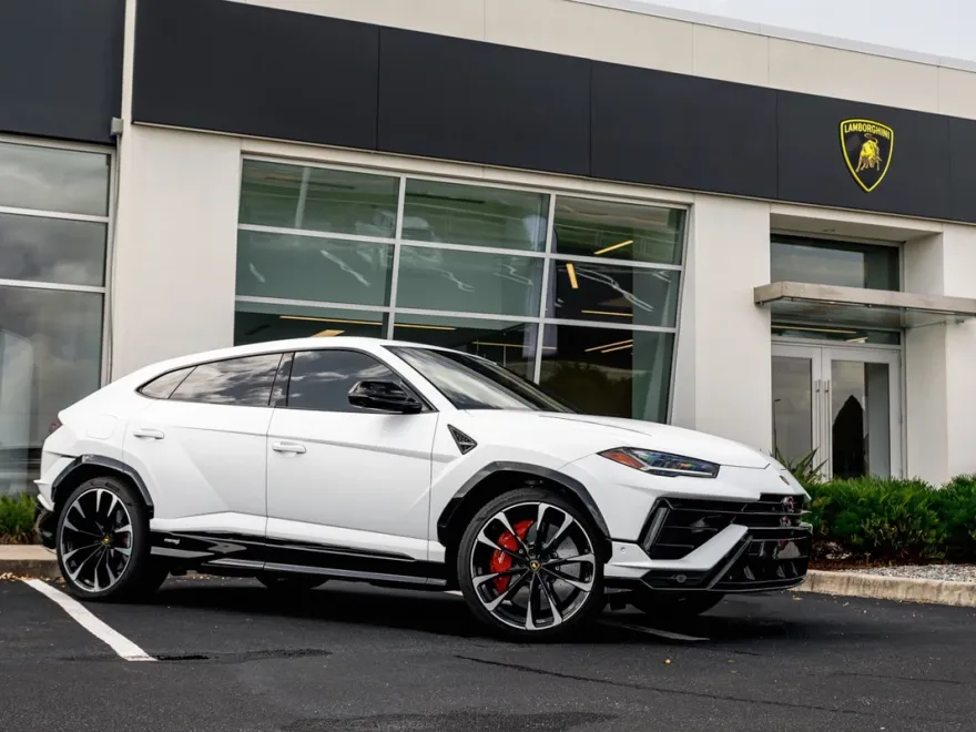 2023 Lamborghini Urus S photo 1
